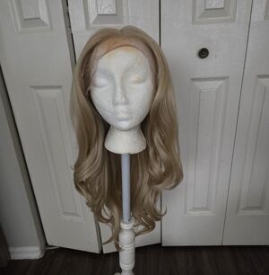 Outre Lace Front Wig - soft blonde